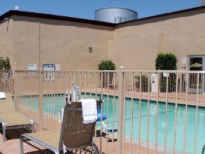 Western Canoga Park Motor 4*