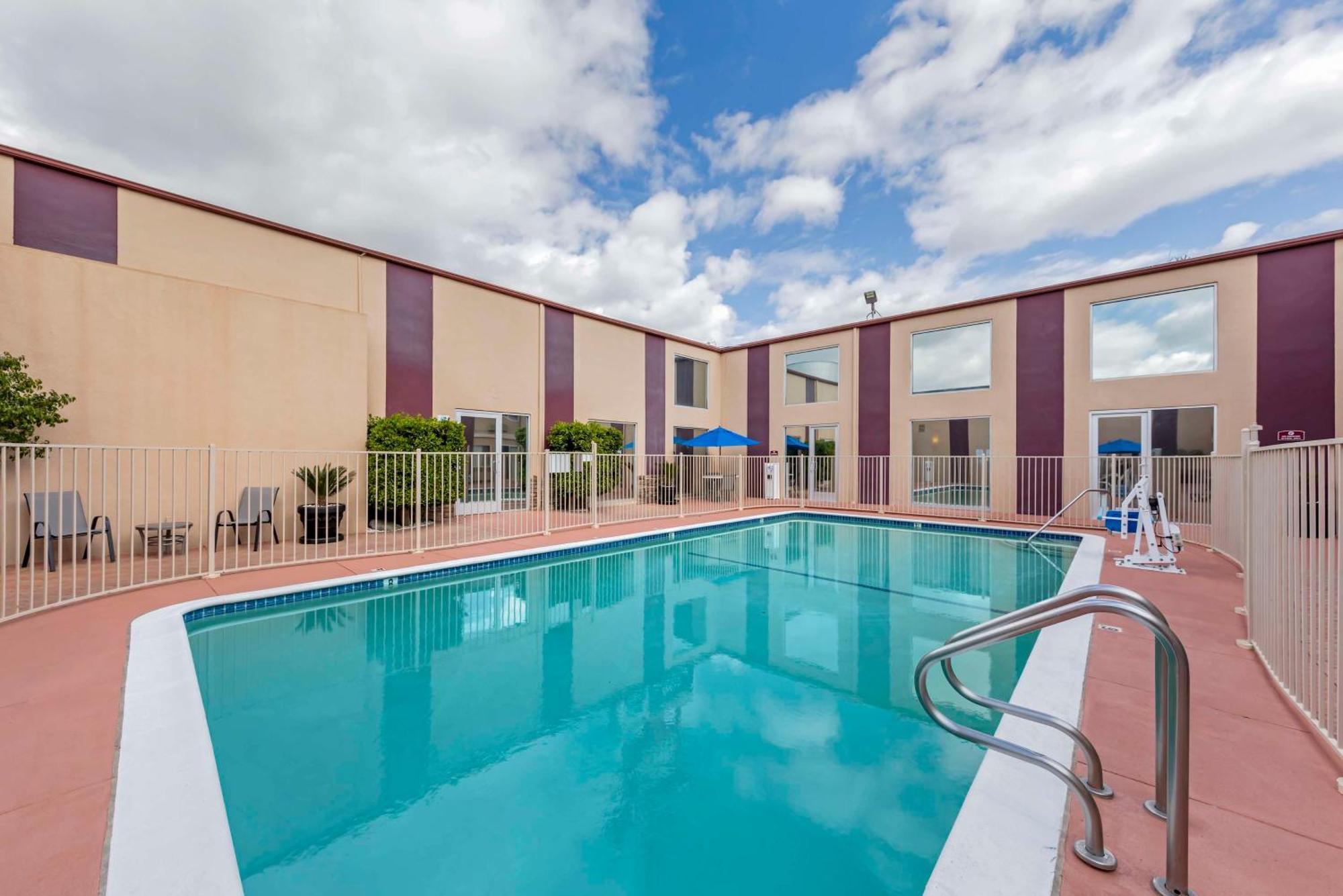 Western Canoga Park Motor 4*