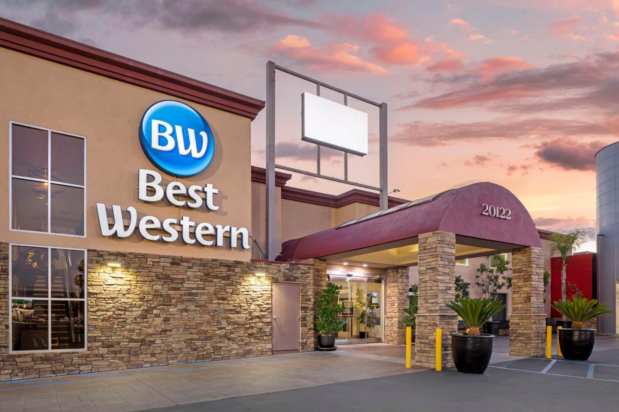 Western Canoga Park Motor 4* Los Angeles