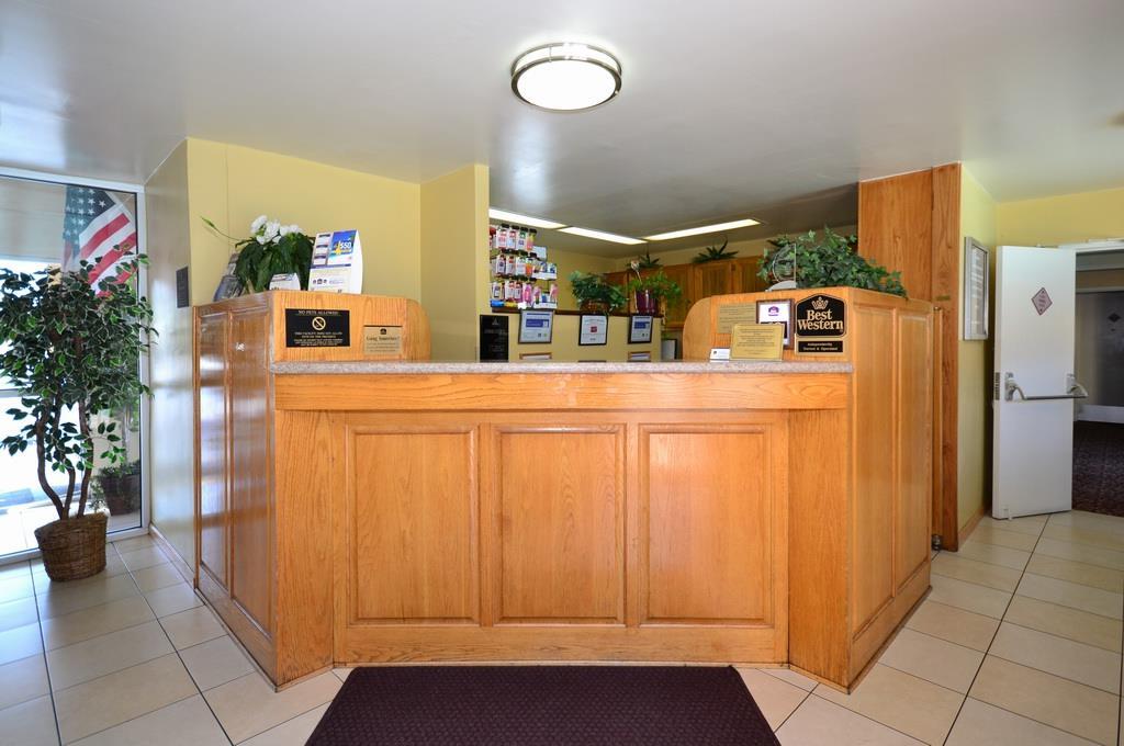 Western Canoga Park Motor 4*