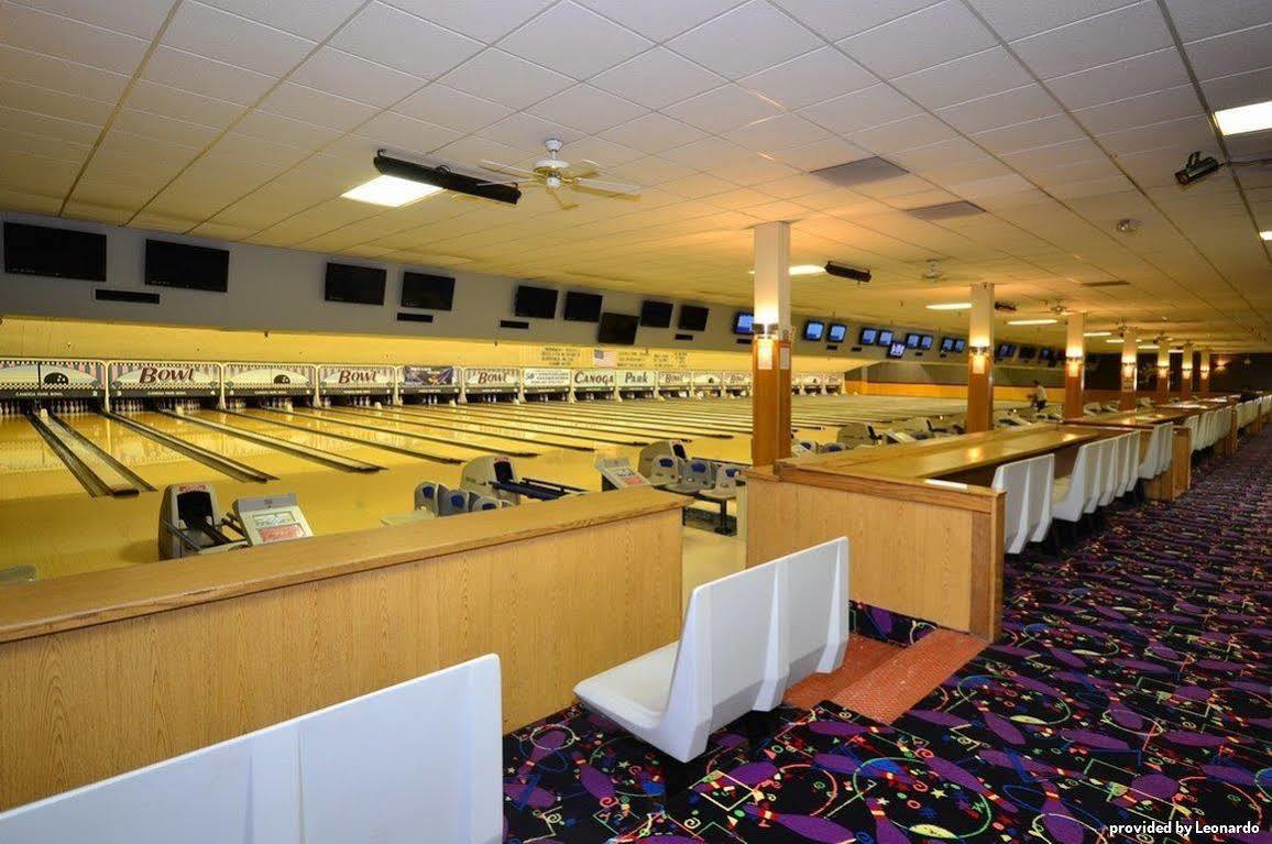 Western Canoga Park Motor Hotel