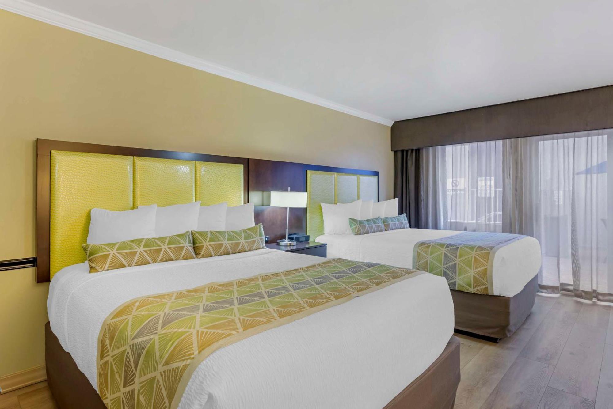Western Canoga Park Motor 4*