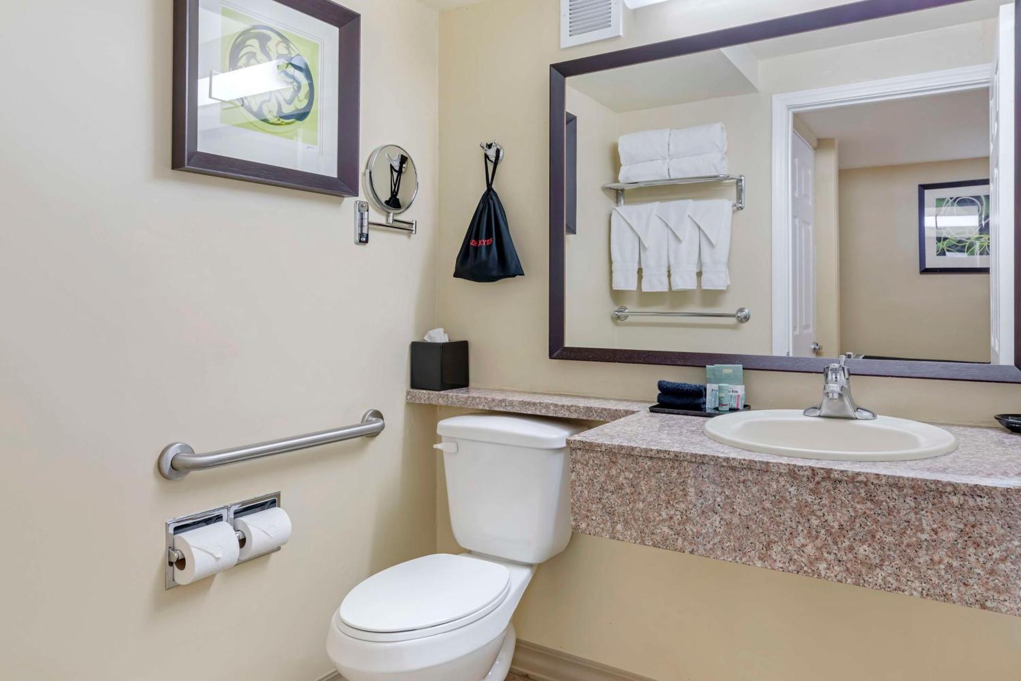 Western Canoga Park Motor Hotel 4*