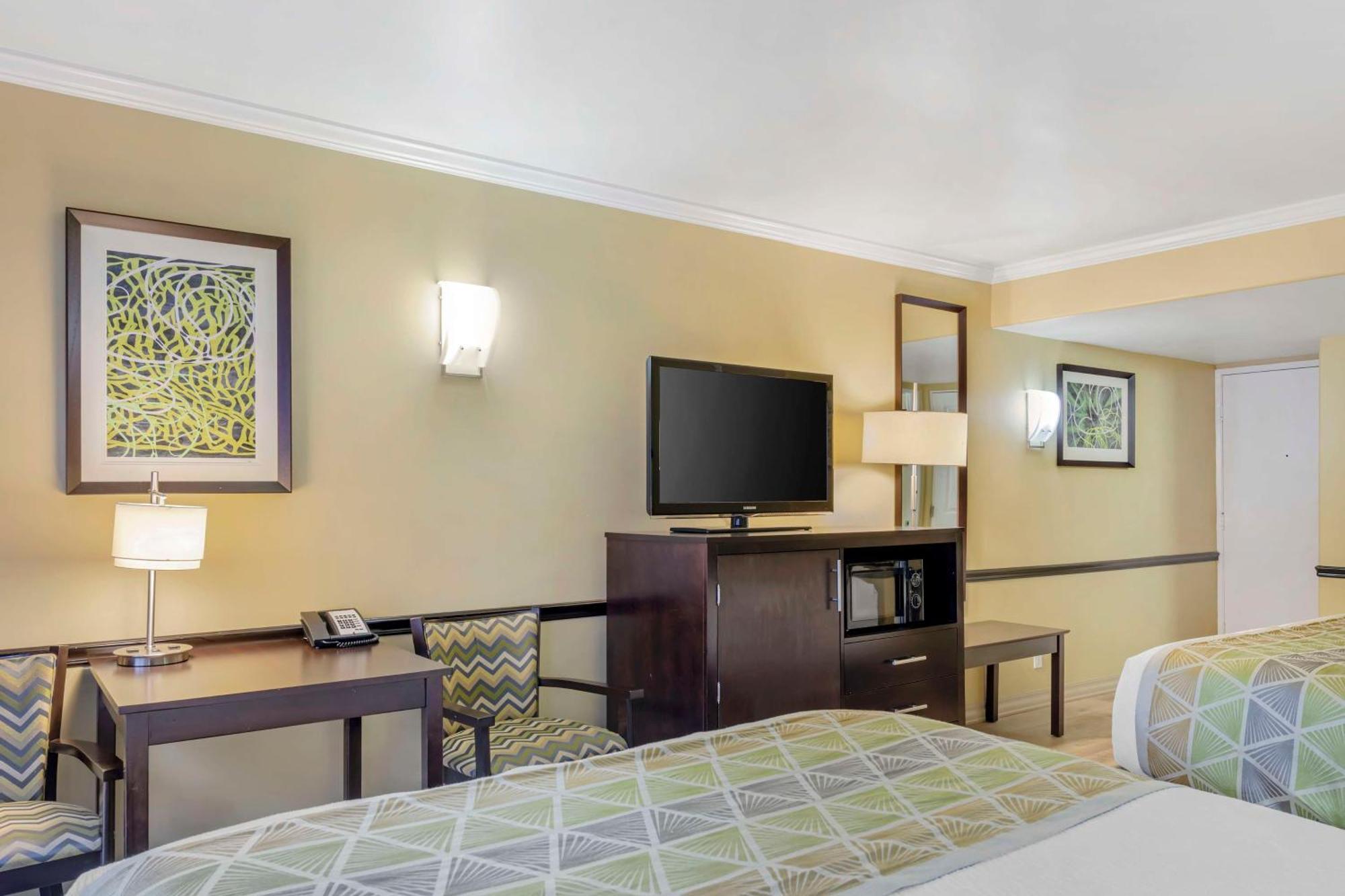 Western Canoga Park Motor 4* Los Angeles