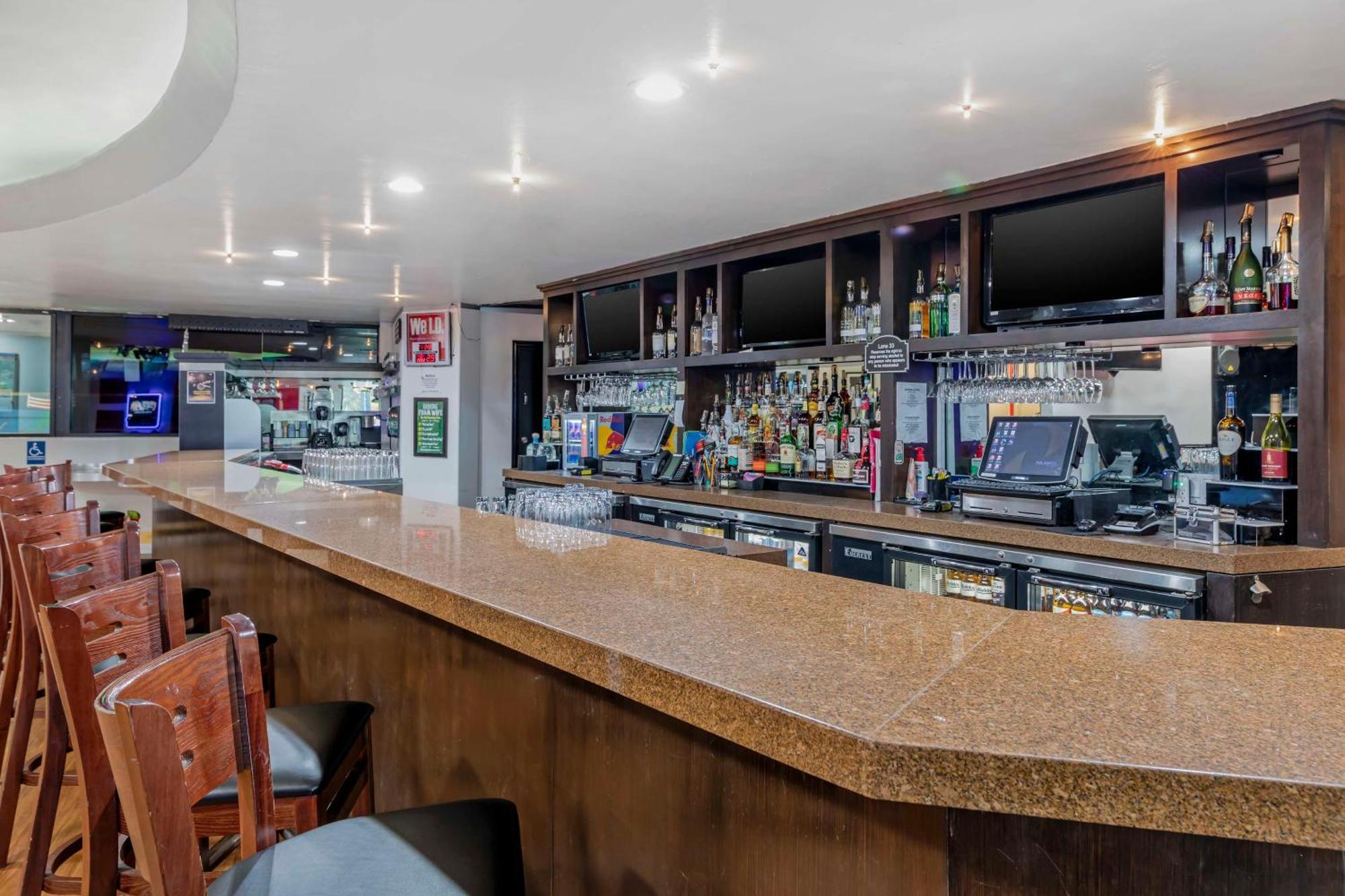 Western Canoga Park Motor Hotel Los Angeles