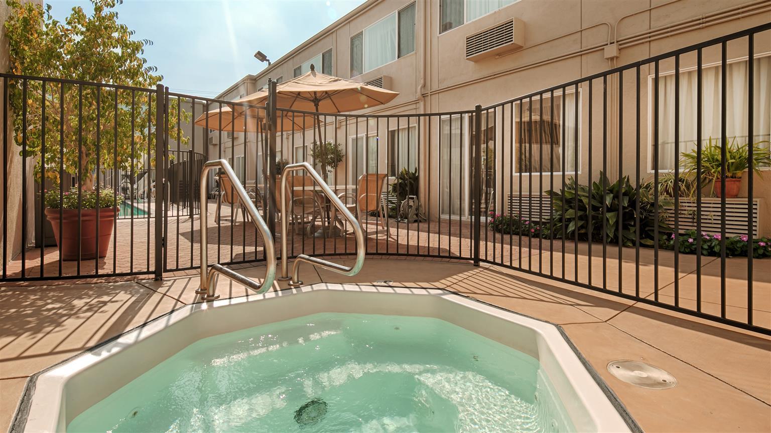 Western Canoga Park Motor Hotel