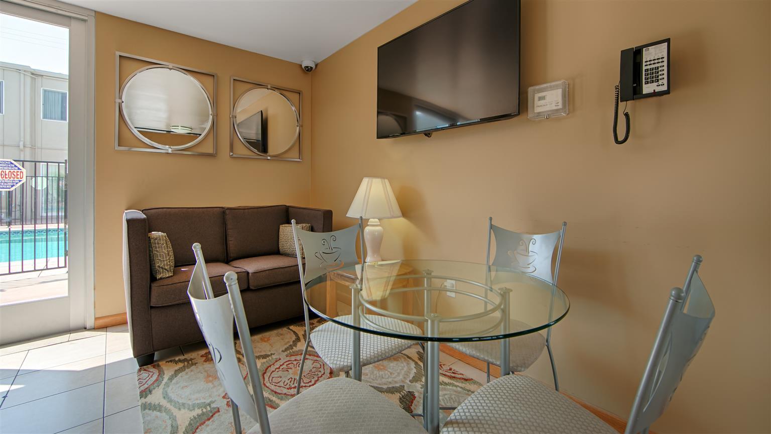 Western Canoga Park Motor Hotel