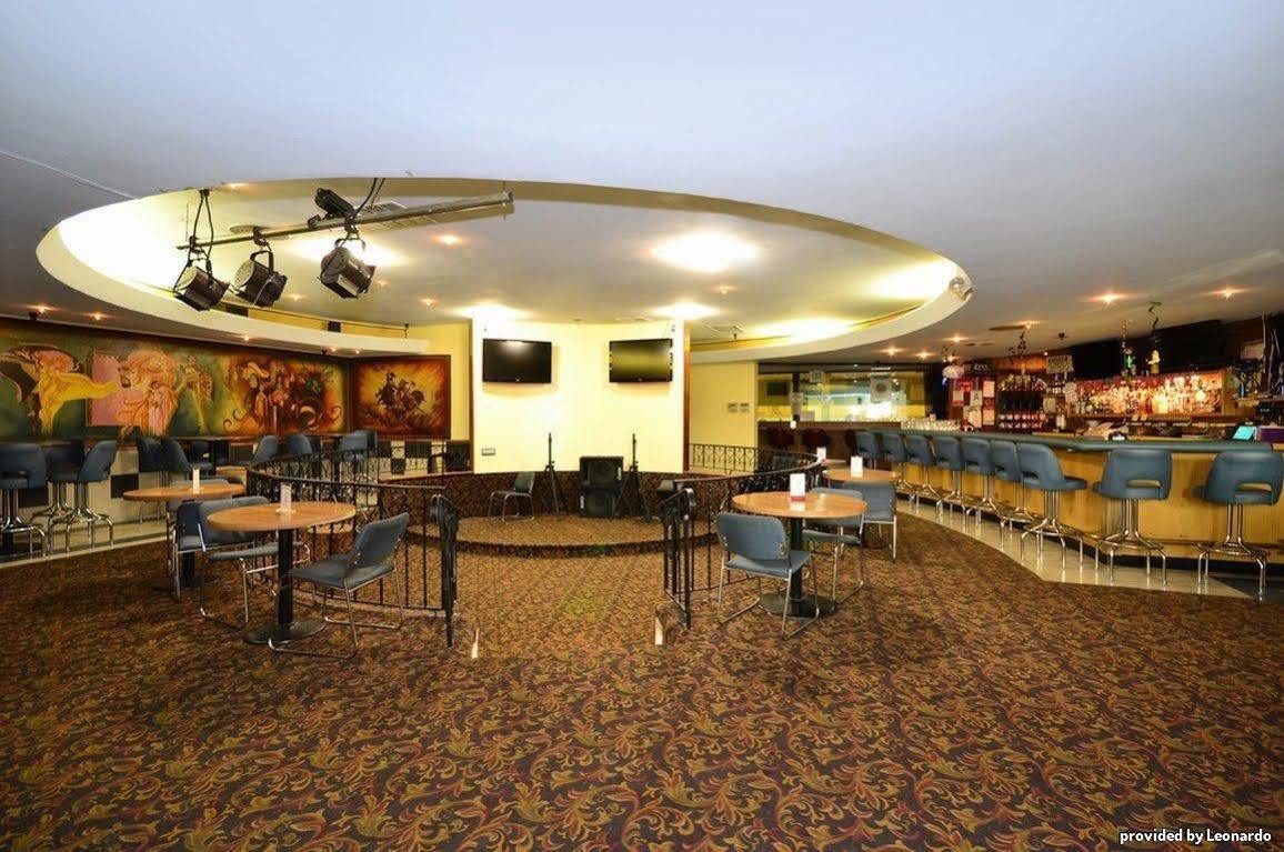 Western Canoga Park Motor 4* Los Angeles
